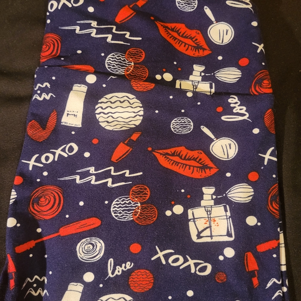 ❤️*NEW LISTING* OS Lularoe Valentine Leggings